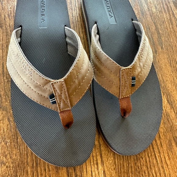 Nautica flip flops - Picture 2 of 5